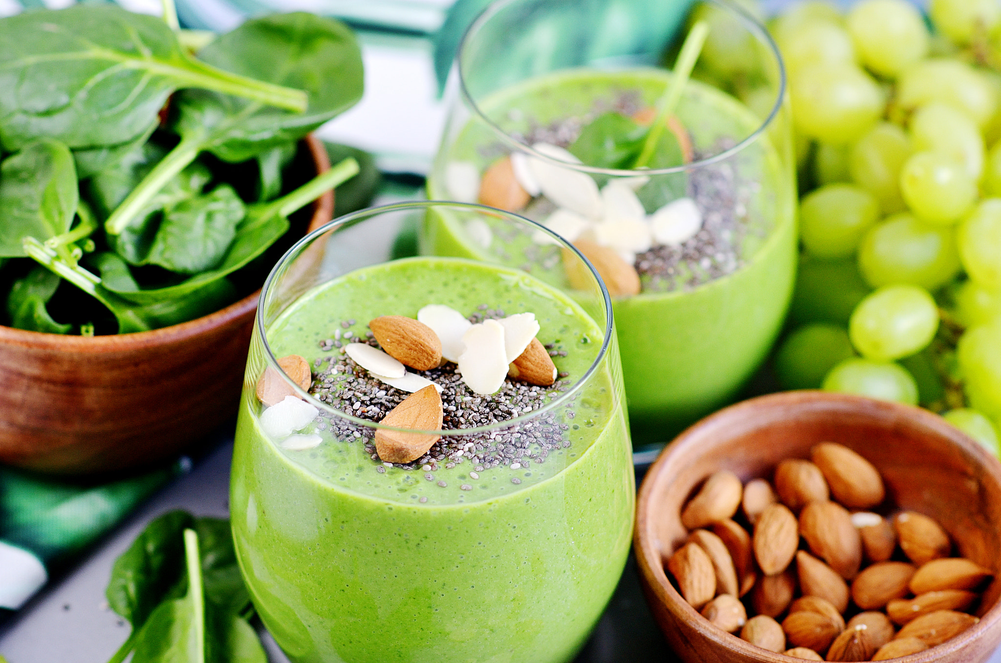 Nikon D3100 + Nikon AF-S Nikkor 85mm F1.8G sample photo. Green spinach smoothies, fruits, vegetables photography