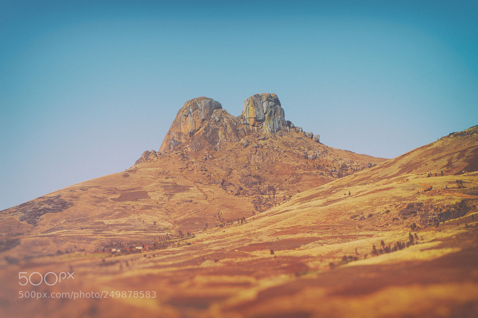 Canon EOS 600D (Rebel EOS T3i / EOS Kiss X5) sample photo. The two pillar mountain photography