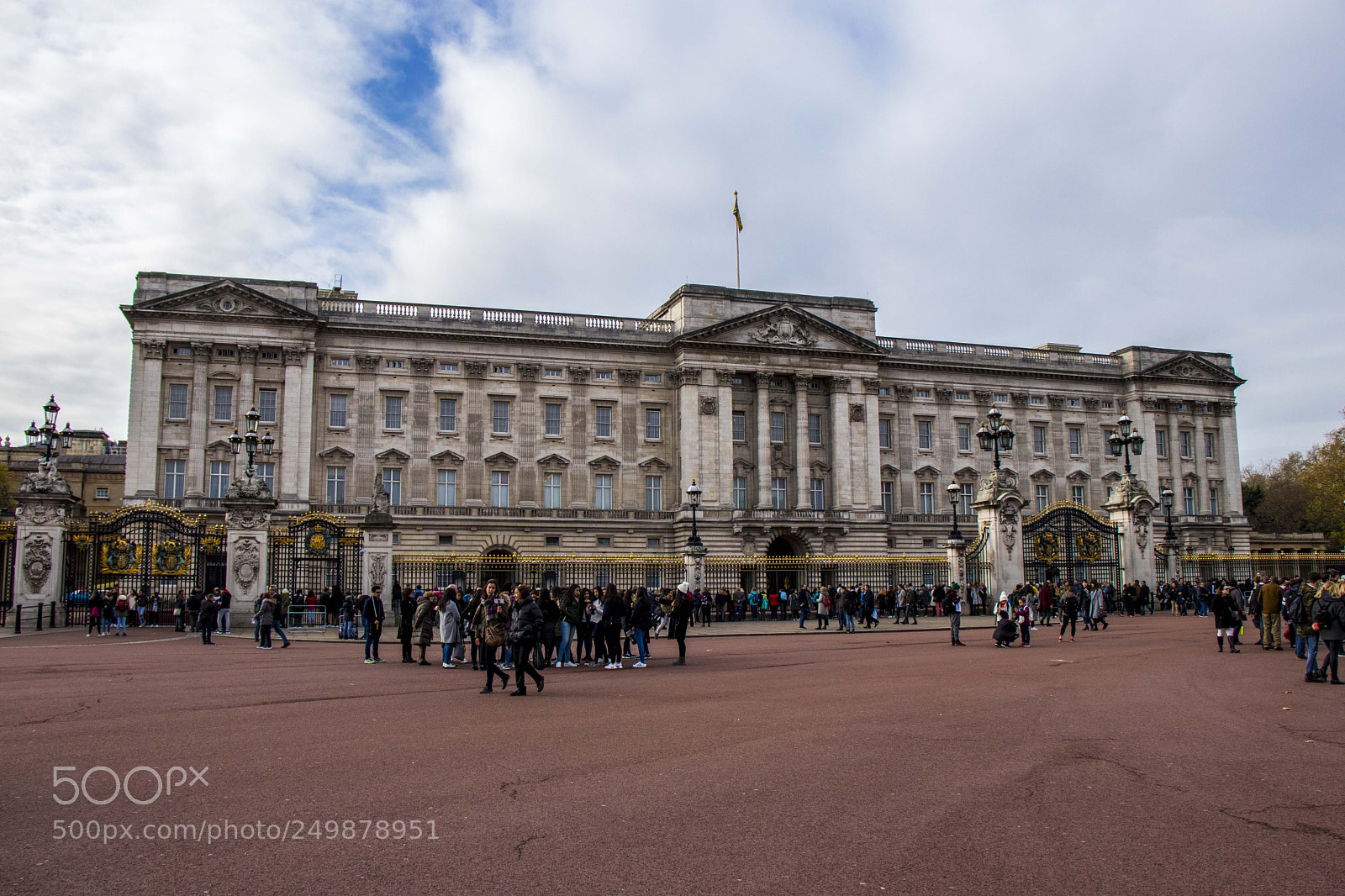 Canon EOS 800D (EOS Rebel T7i / EOS Kiss X9i) sample photo. Buckingham palace photography