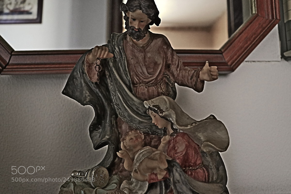 Canon EOS 80D sample photo. Statuette photography