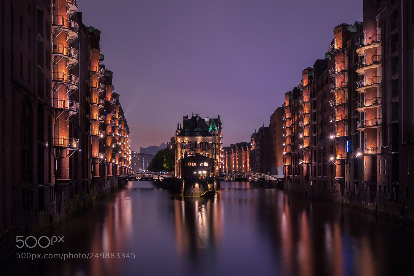 Olympus OM-D E-M1 sample photo. Speicherstadt am abend photography