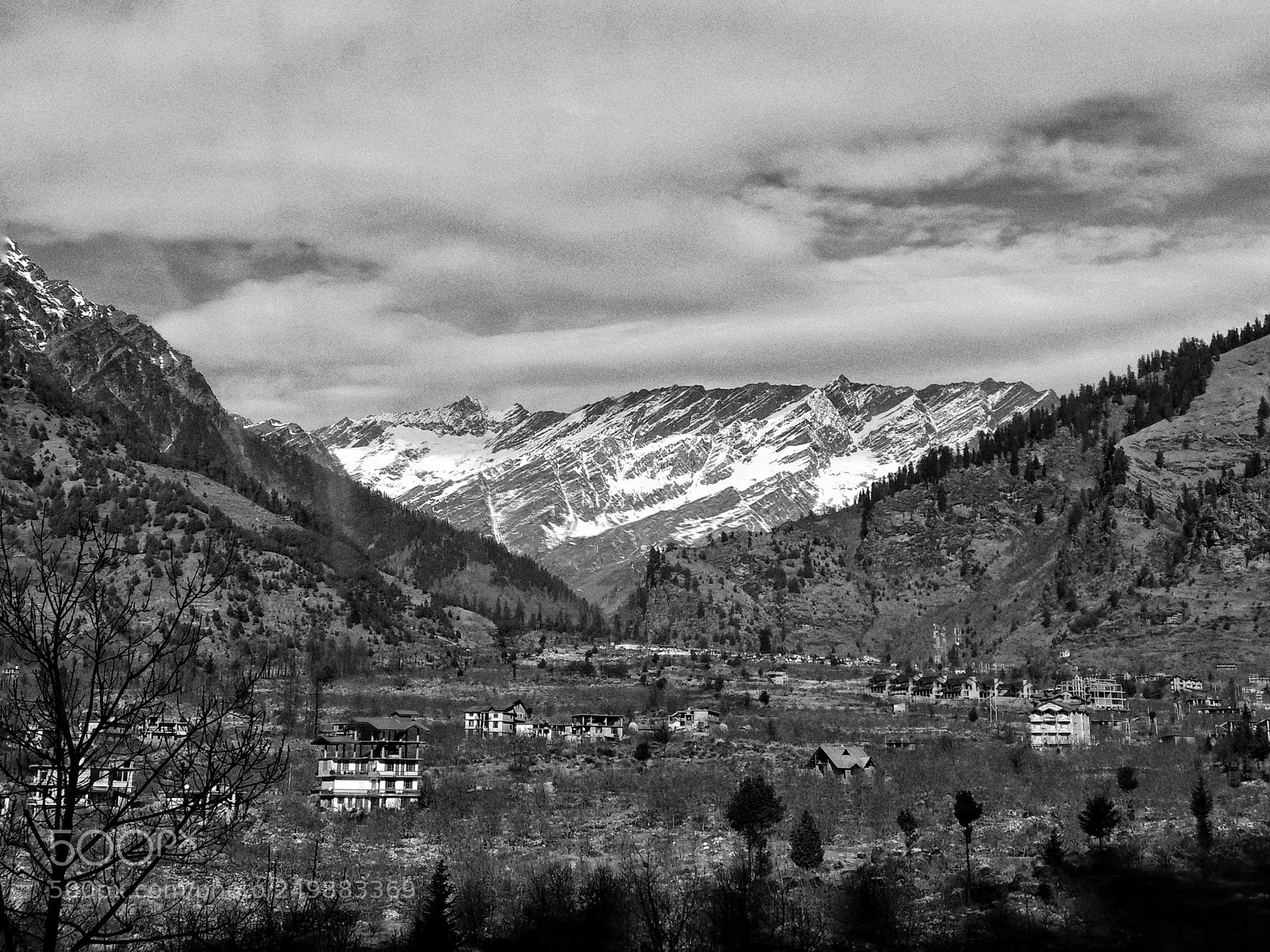Xiaomi Mi A1 sample photo. Manali in grayscale photography