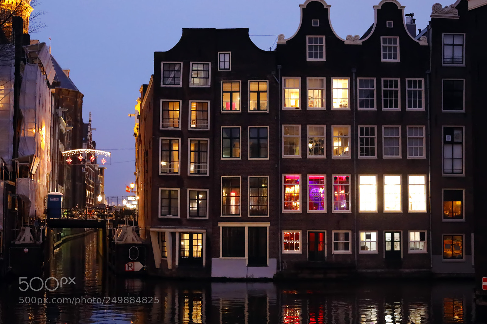 Canon EOS 5D Mark IV sample photo. Blue hour in amsterdam photography