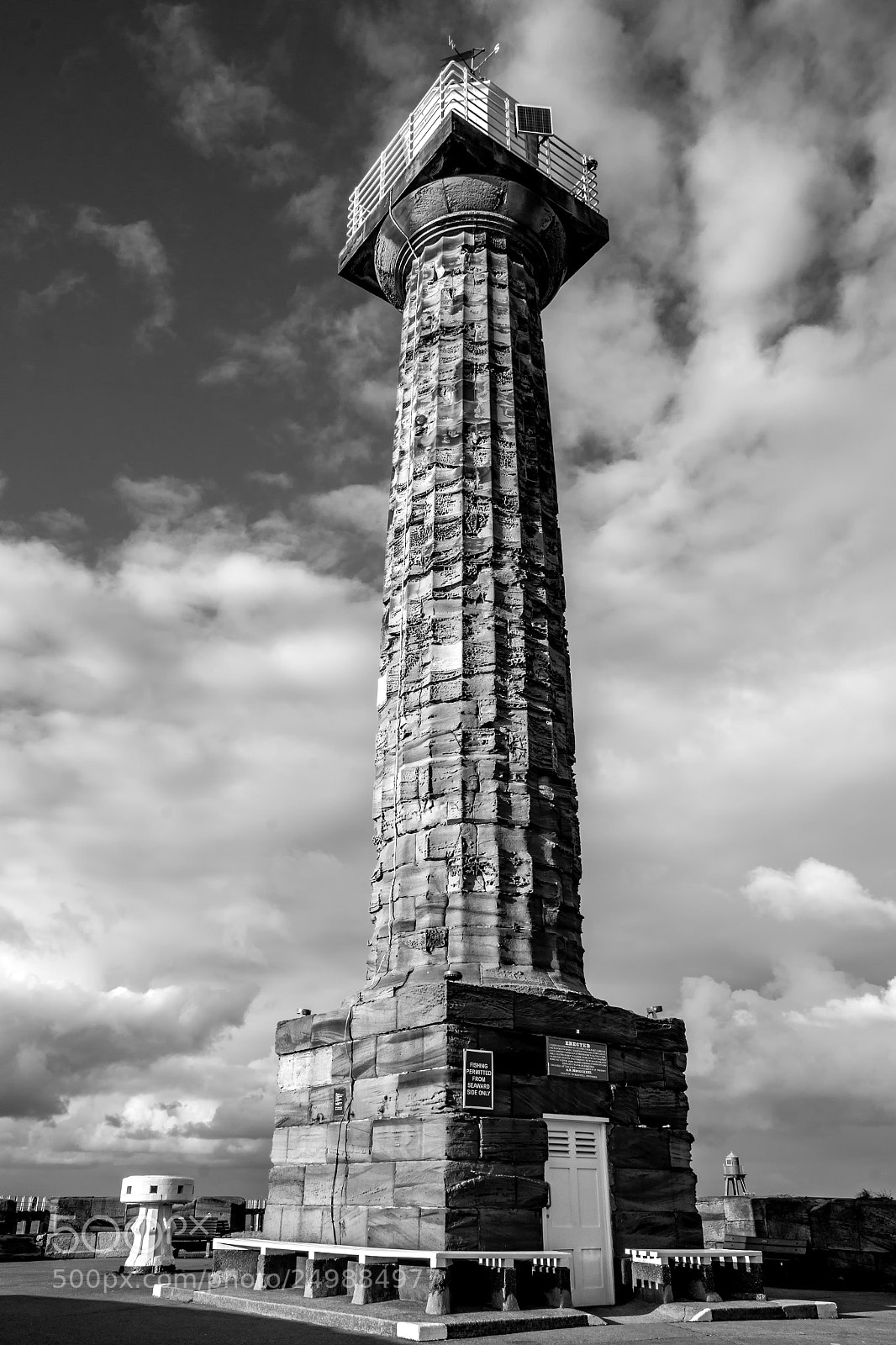 Canon EOS 70D sample photo. Whitby harbour west lighthouse photography
