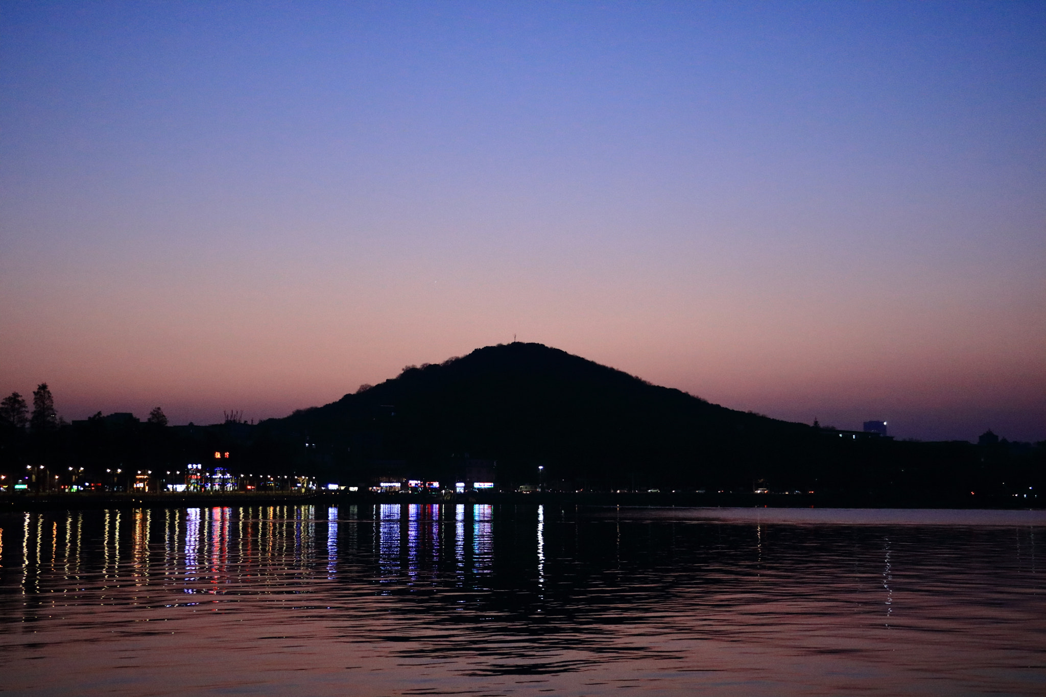 Canon EOS 760D (EOS Rebel T6s / EOS 8000D) sample photo. Nightscape of luojia hills photography