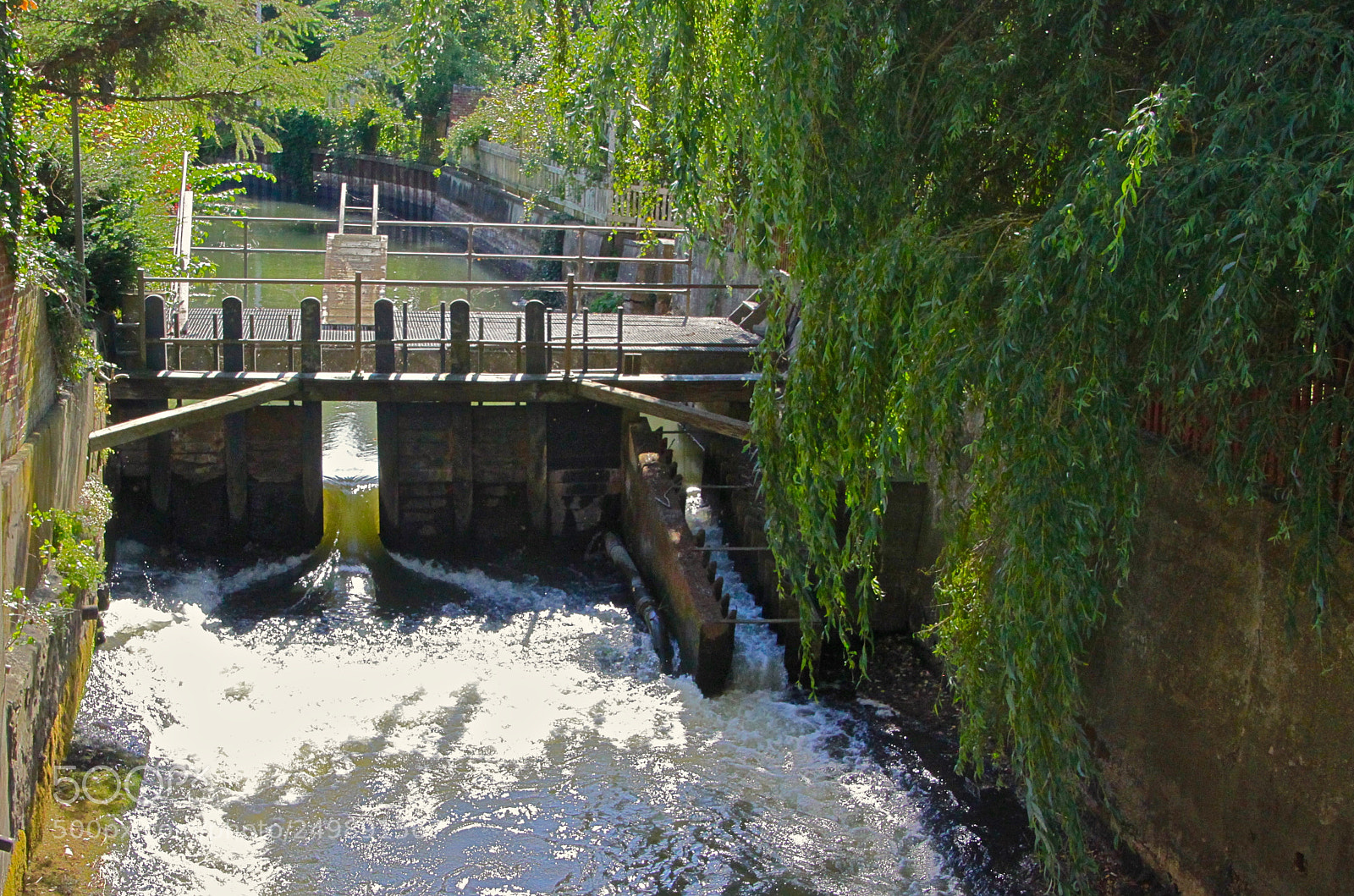 Canon EOS 500D (EOS Rebel T1i / EOS Kiss X3) sample photo. Old barrage for green photography