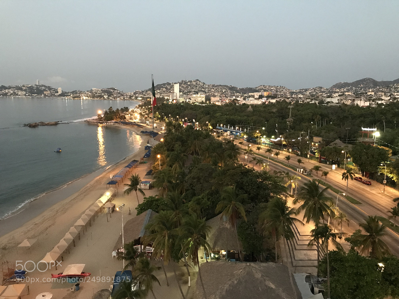 Apple iPhone 7 sample photo. Acapulco luces de amanecer photography