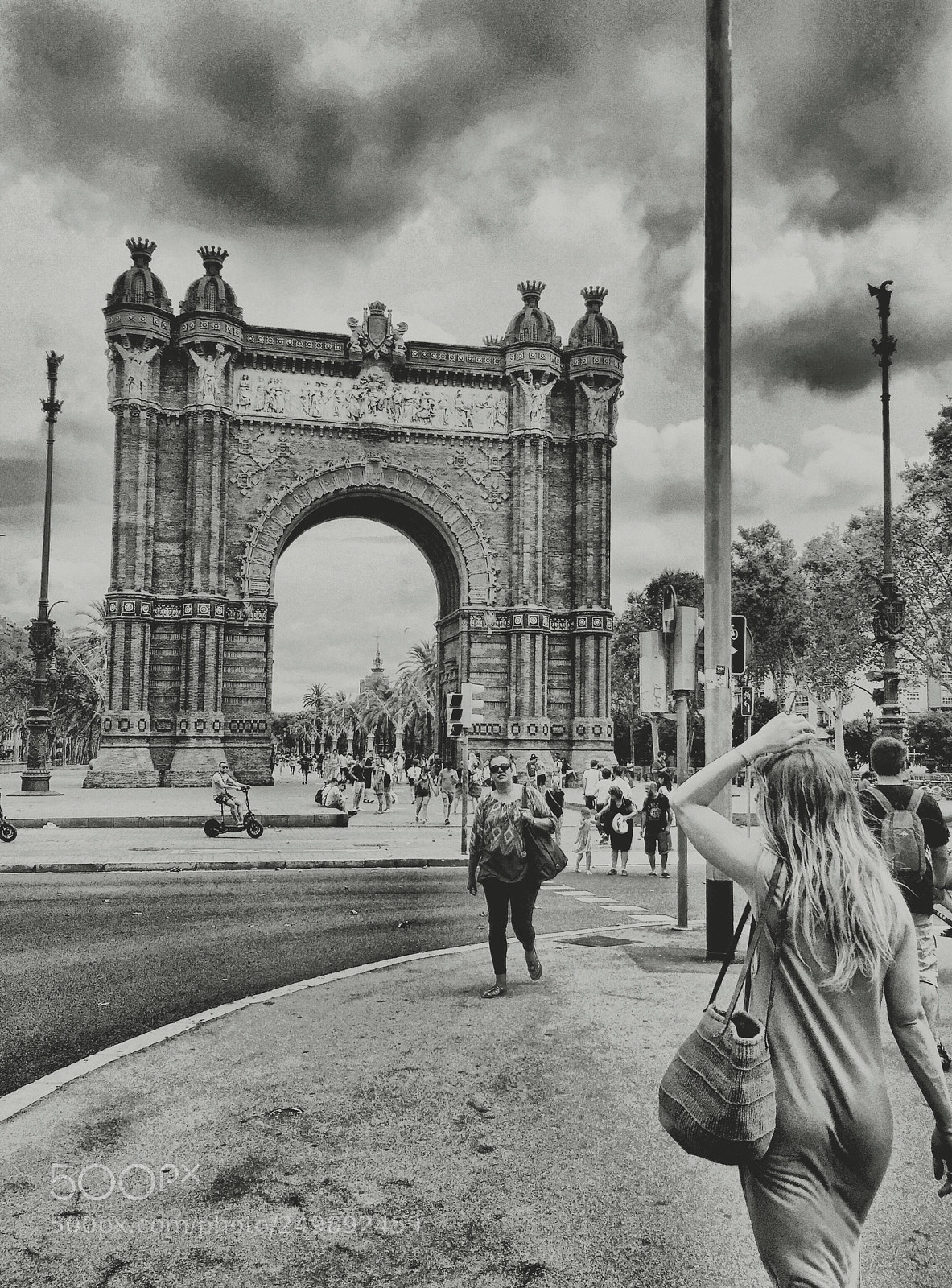 Apple iPhone 6 sample photo. Arc de triomf barcelona photography