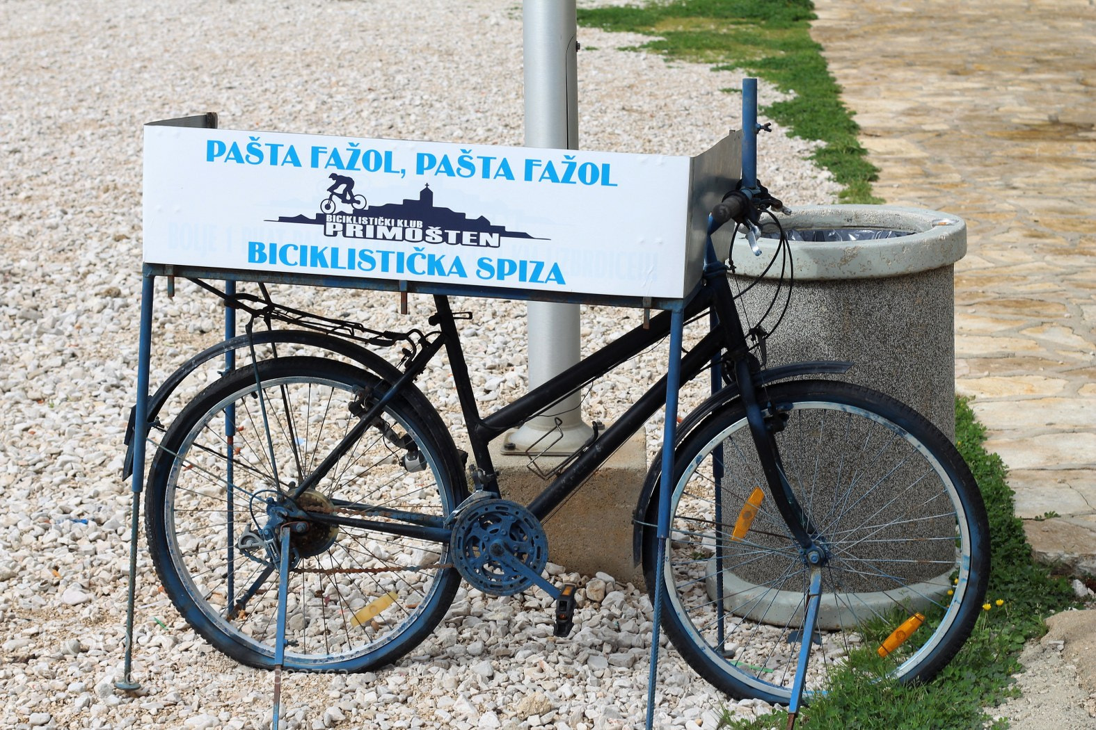 Canon EOS 700D (EOS Rebel T5i / EOS Kiss X7i) sample photo. Primošten - bicycle photography