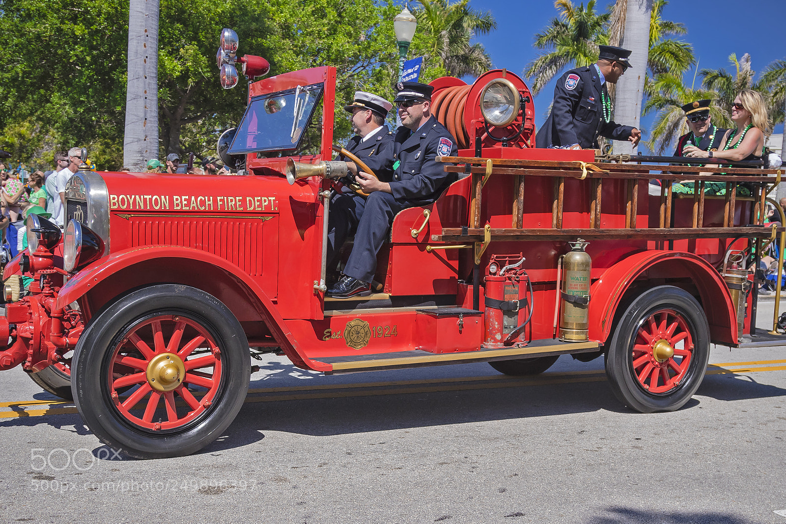 Canon EOS 7D Mark II sample photo. St. patrick day parade photography