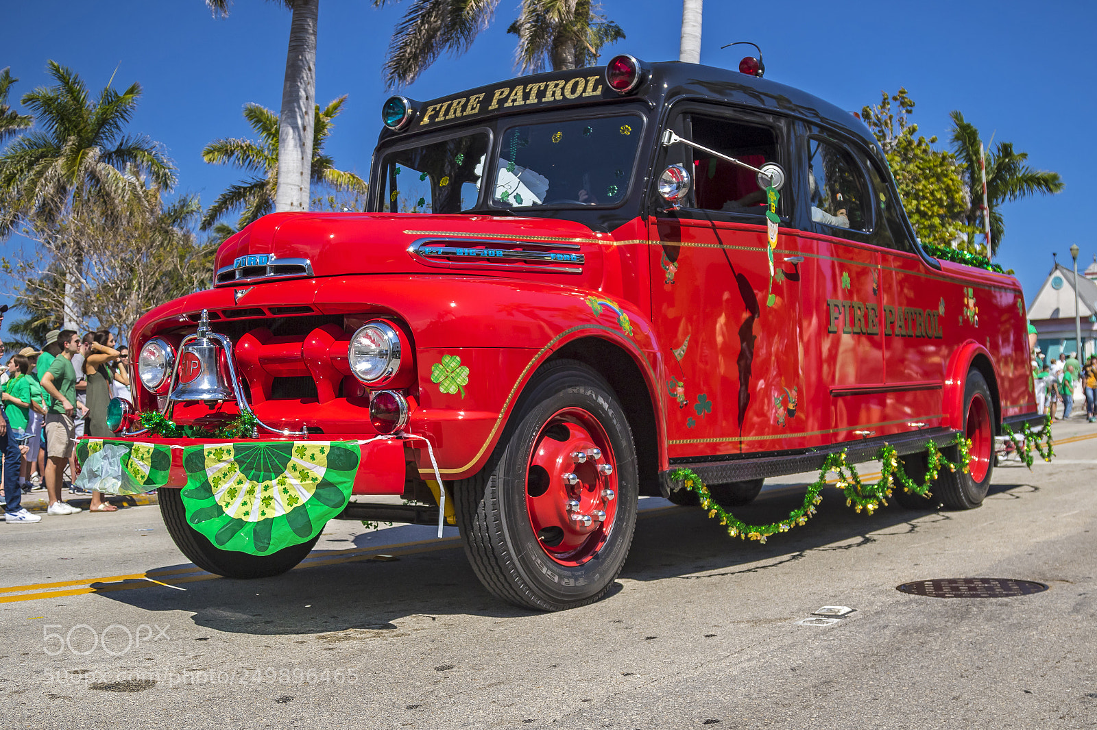 Canon EOS 7D Mark II sample photo. St. patrick day parade photography