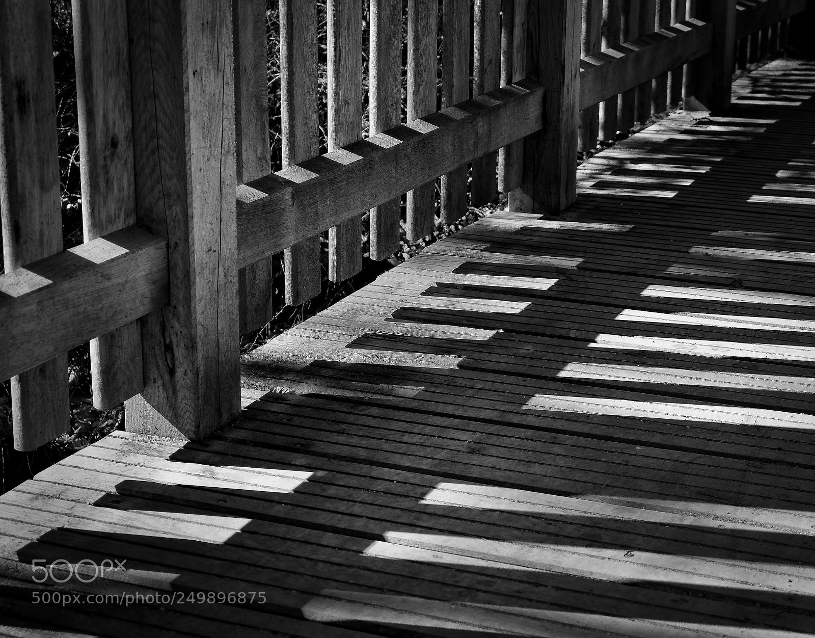 Fujifilm X-T1 sample photo. Schattenspiele auf holzbrücke photography