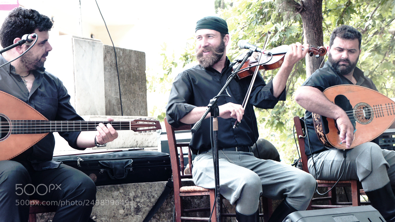 Sony Alpha NEX-5 sample photo. Cretan musicians greece photography