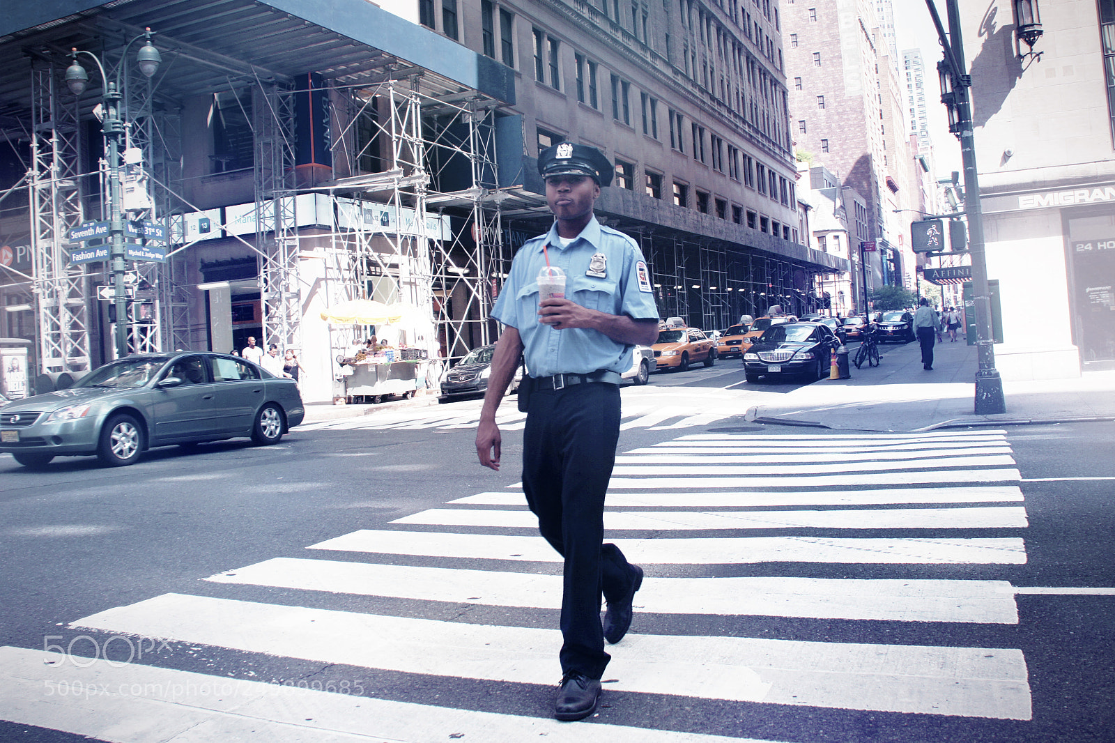Sony Alpha NEX-5 sample photo. New york police man photography