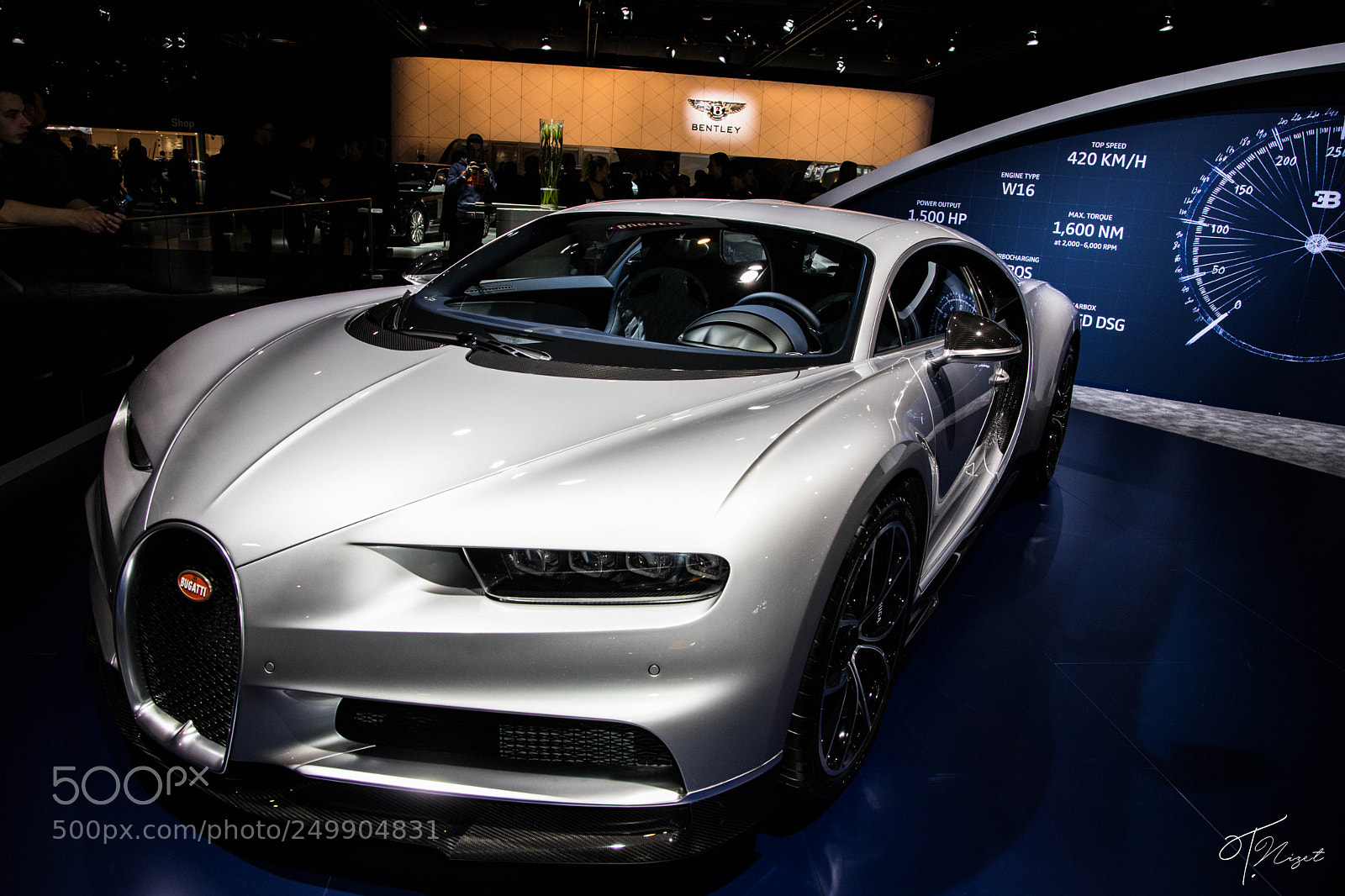 Canon EOS 6D Mark II sample photo. Bugatti chiron. photography