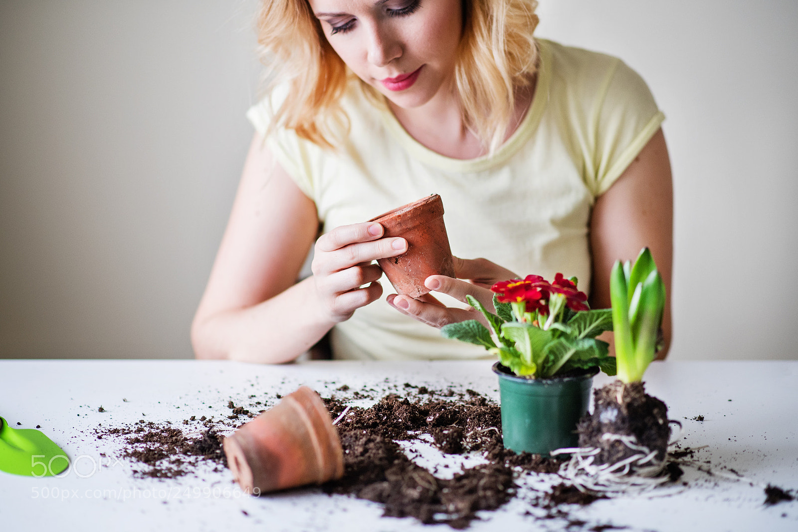 Nikon D5 sample photo. Young woman planting flower photography