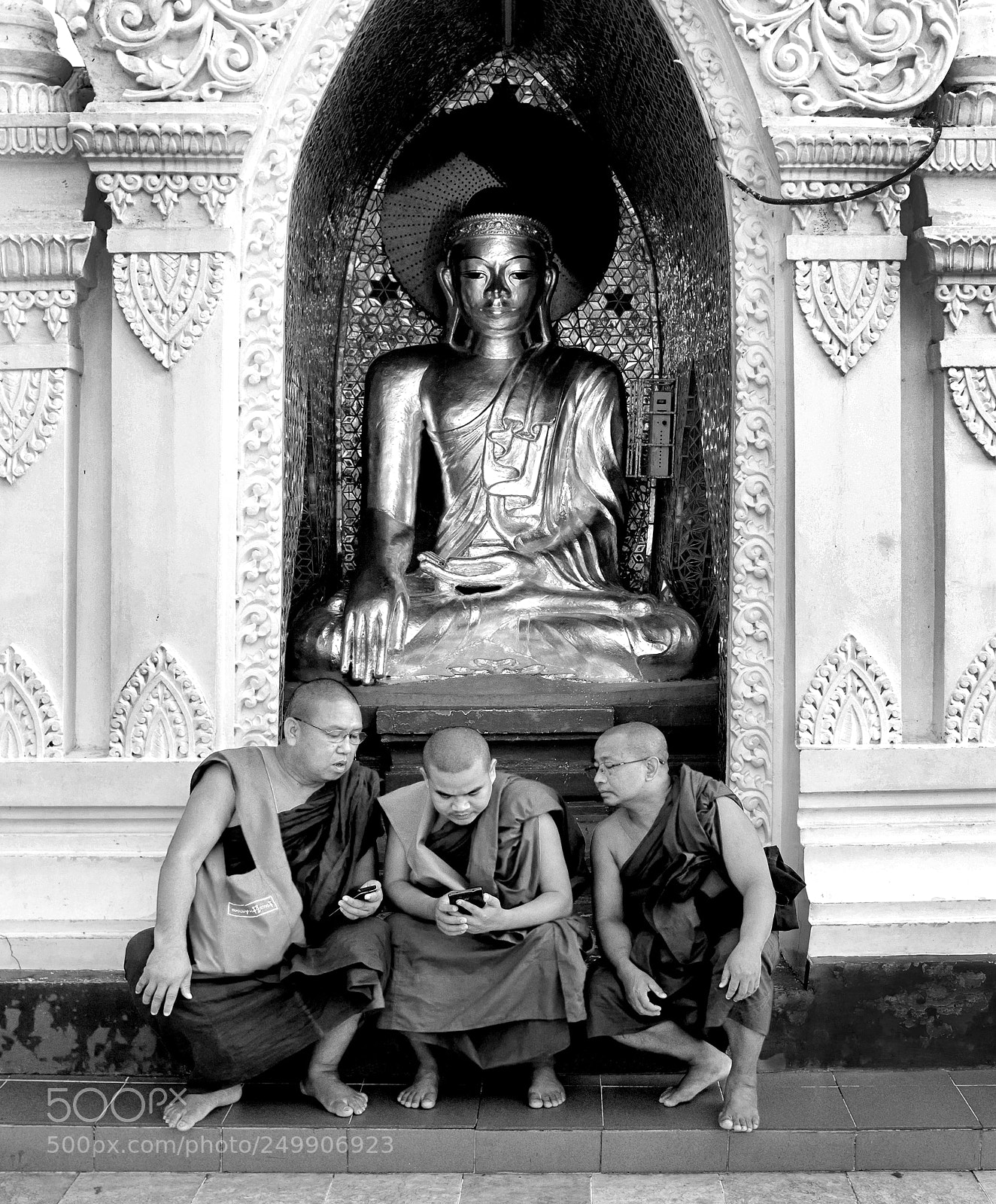 Fujifilm FinePix X100 sample photo. Shwedagon temple, yangon photography