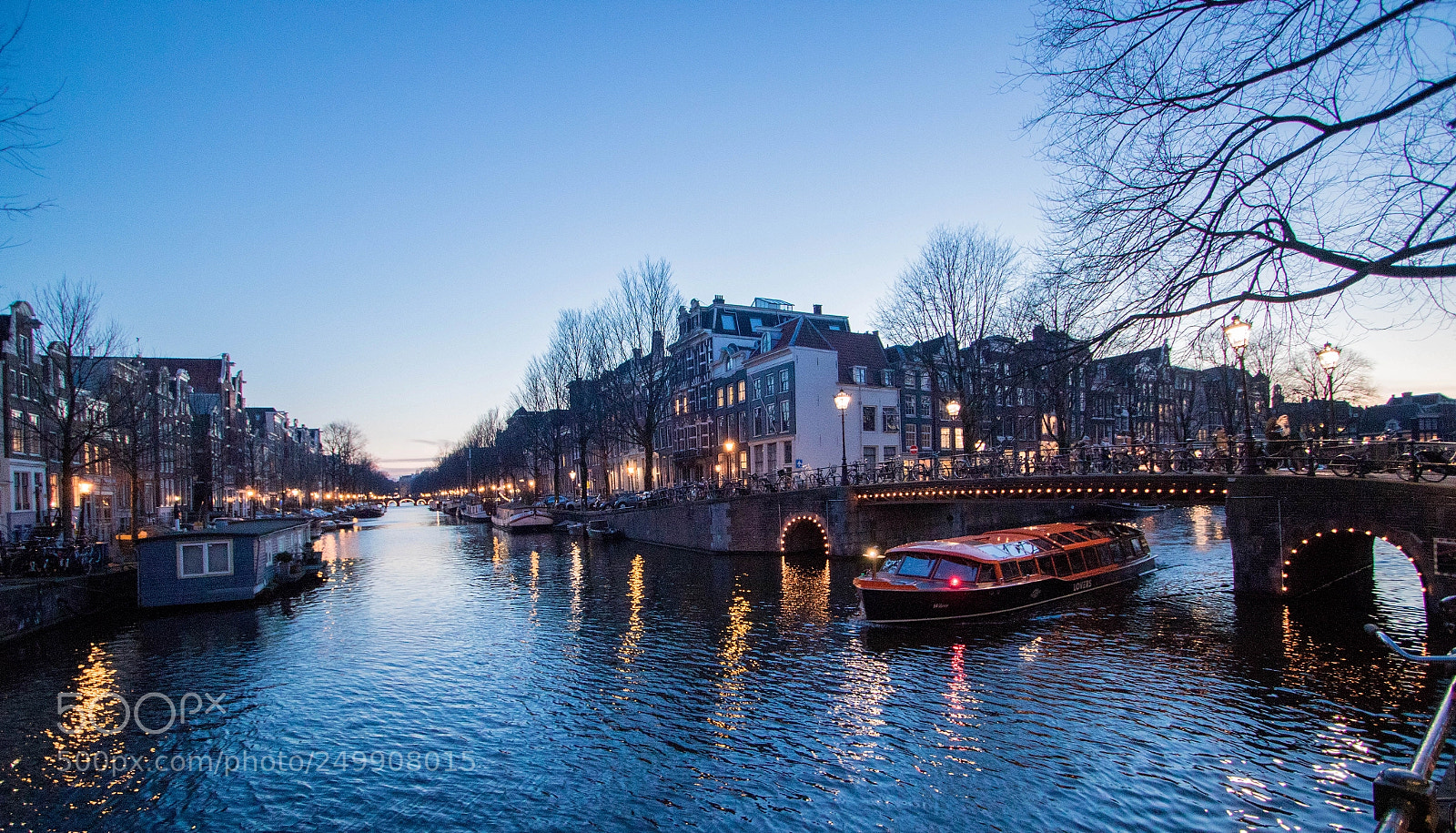 Canon EOS 7D Mark II sample photo. Amsterdam by night photography