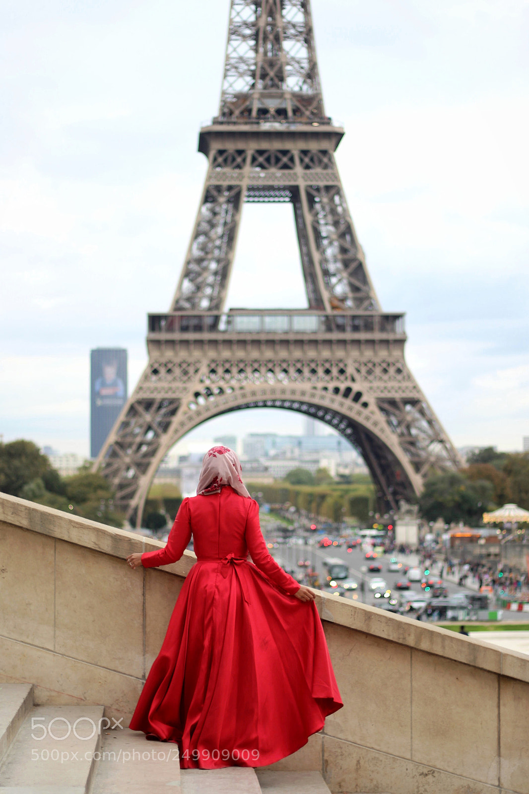 Canon EOS 600D (Rebel EOS T3i / EOS Kiss X5) sample photo. A red lady in photography
