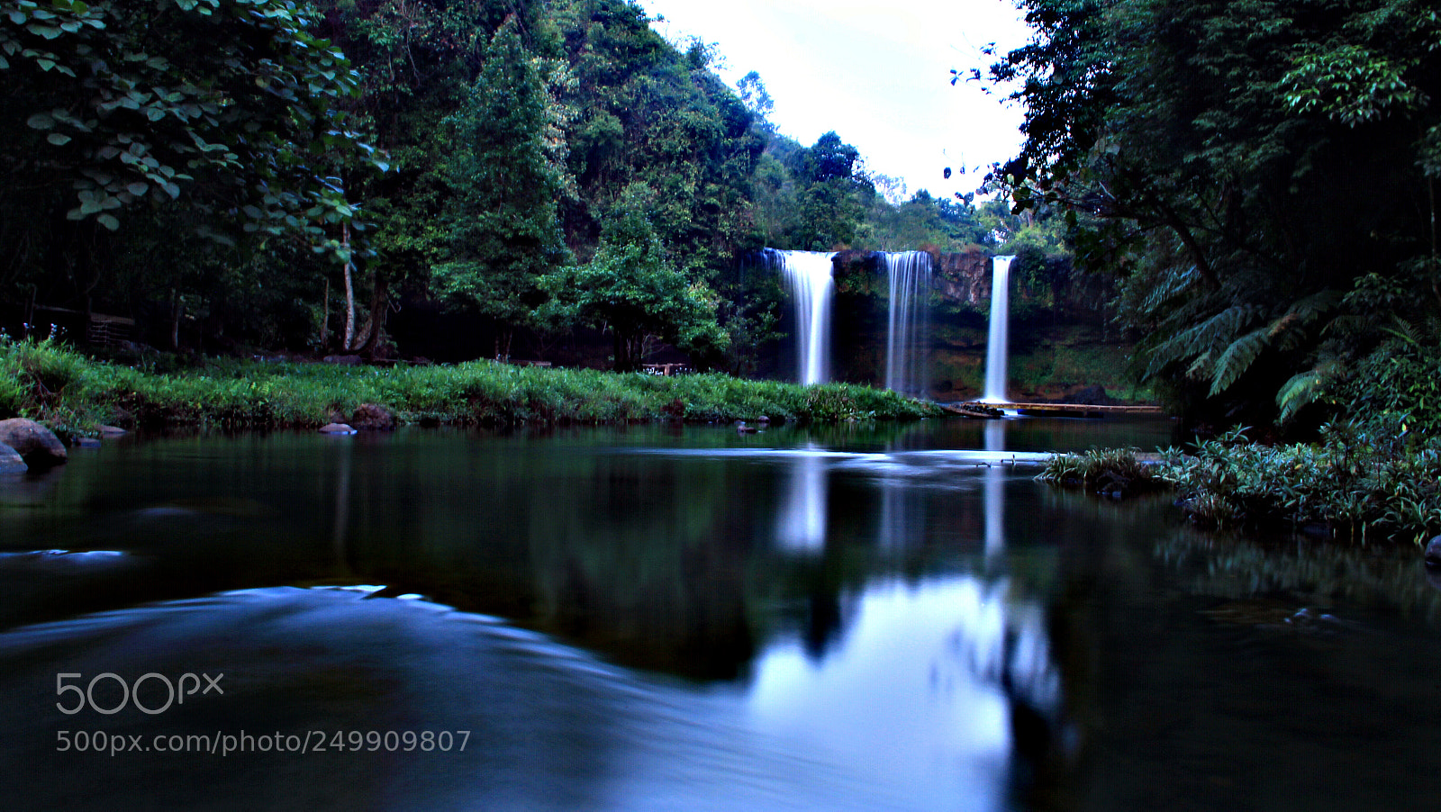 Canon EF-S 18-135mm F3.5-5.6 IS sample photo. Waterfall laos photography