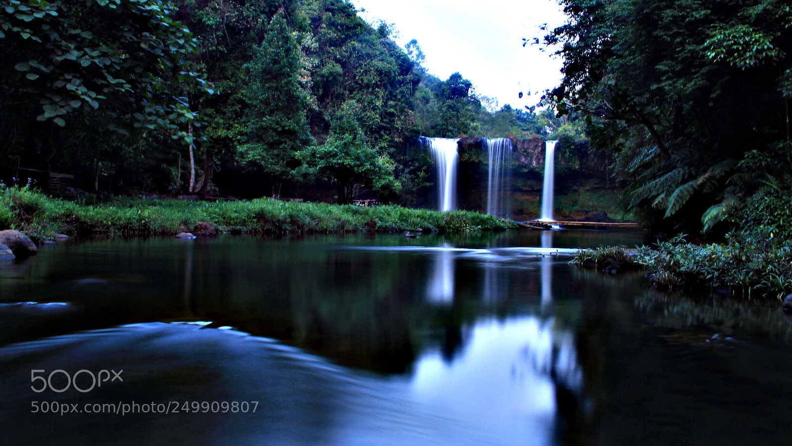Canon EOS 550D (EOS Rebel T2i / EOS Kiss X4) sample photo. Waterfall laos photography