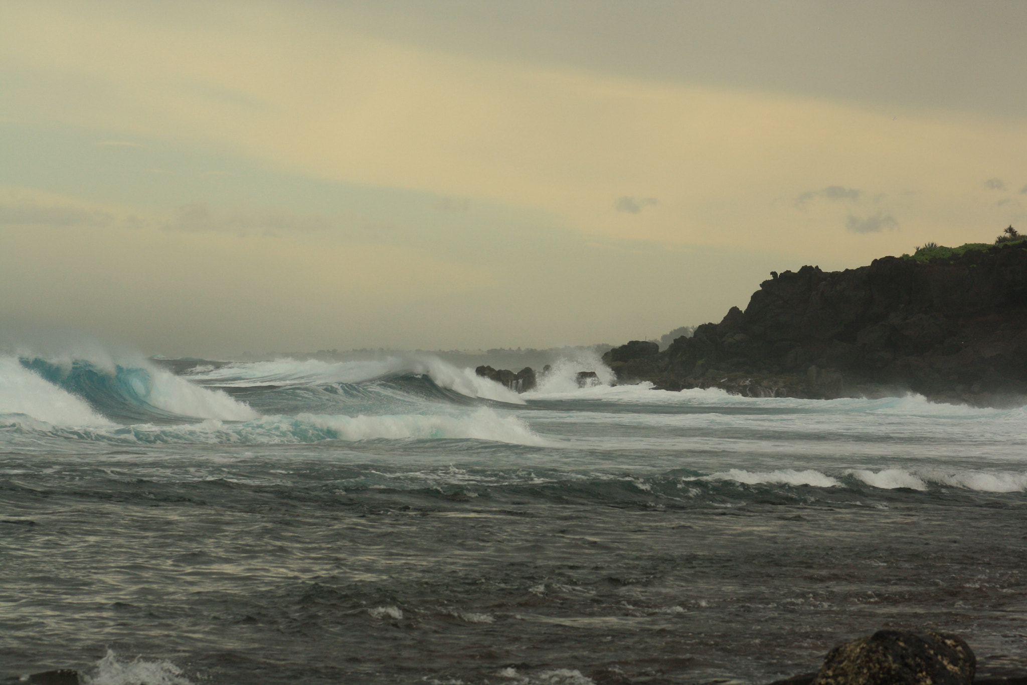 Canon EF 75-300mm f/4-5.6 USM sample photo. Indian ocean waves photography