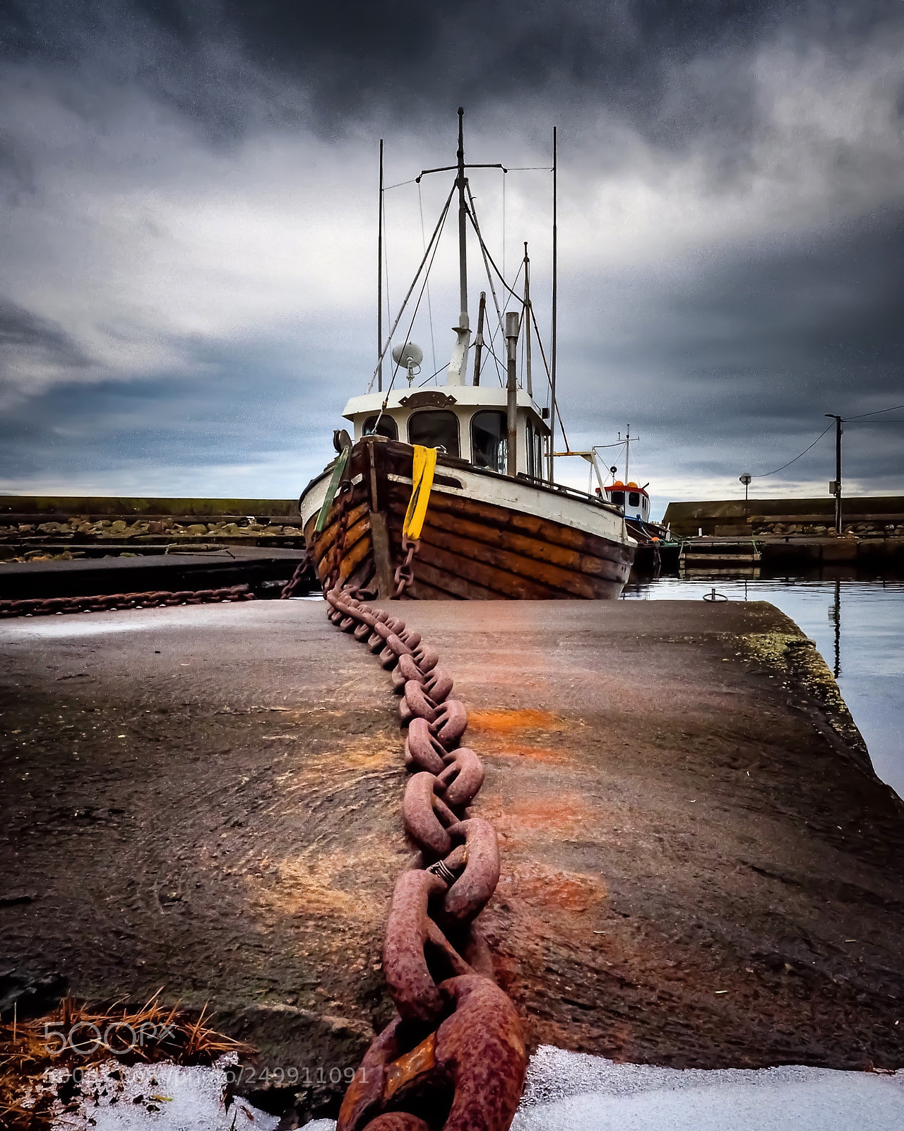 Olympus OM-D E-M10 sample photo. Solid mooring. photography