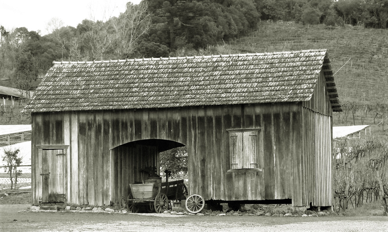 Canon POWERSHOT SX100 IS sample photo. The wooden house on a farm photography