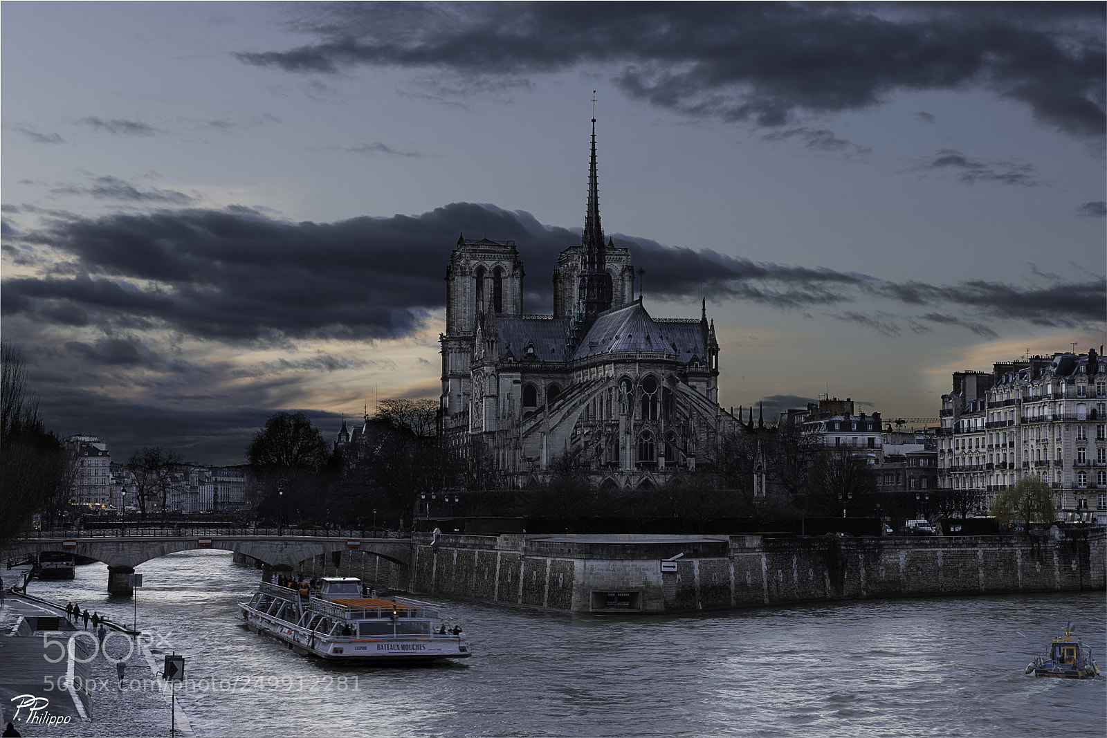 Canon EOS 5D Mark IV sample photo. Cloudy sunset at notre photography