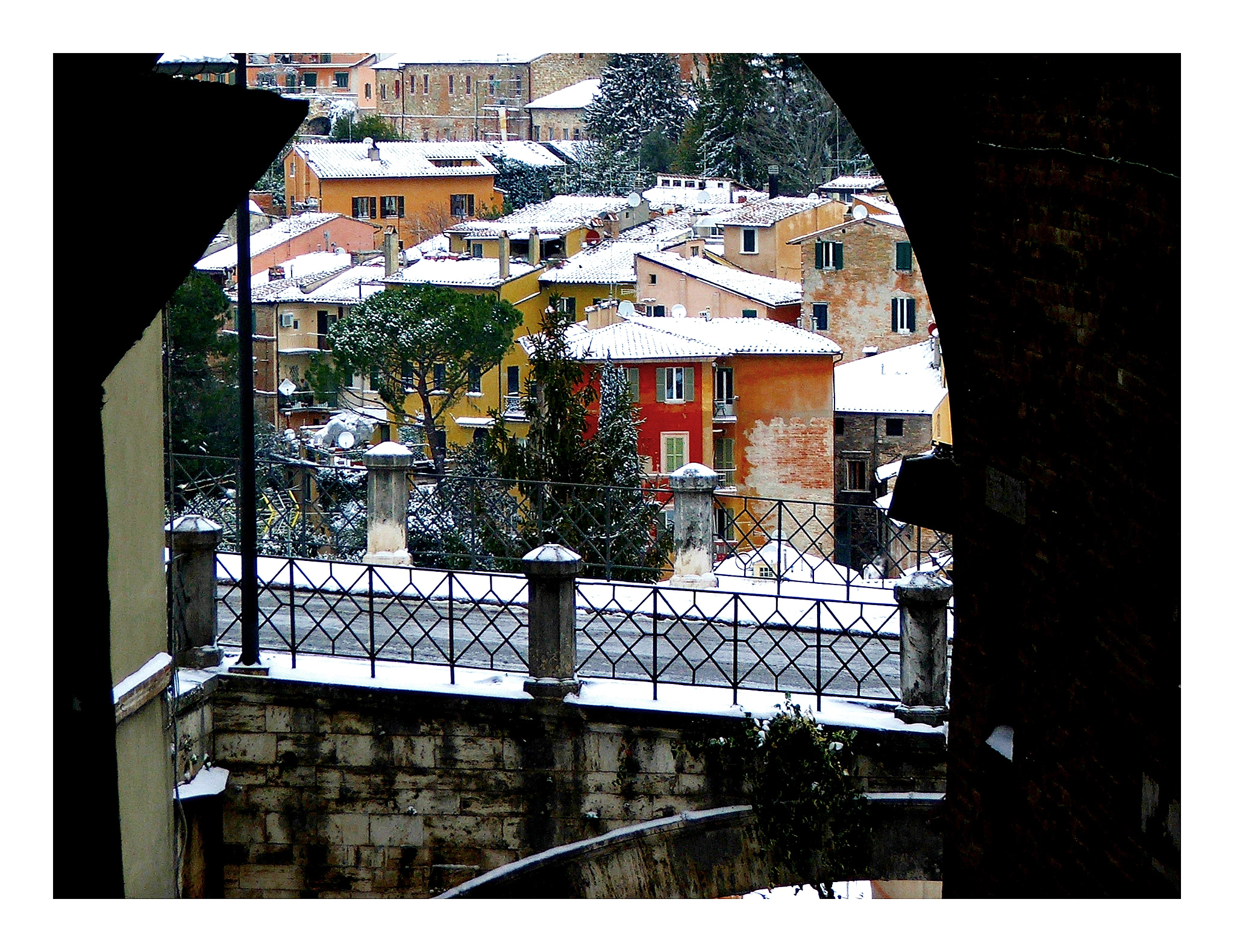 Fujifilm FinePix S5500 sample photo. Perugia e l'inverno. photography