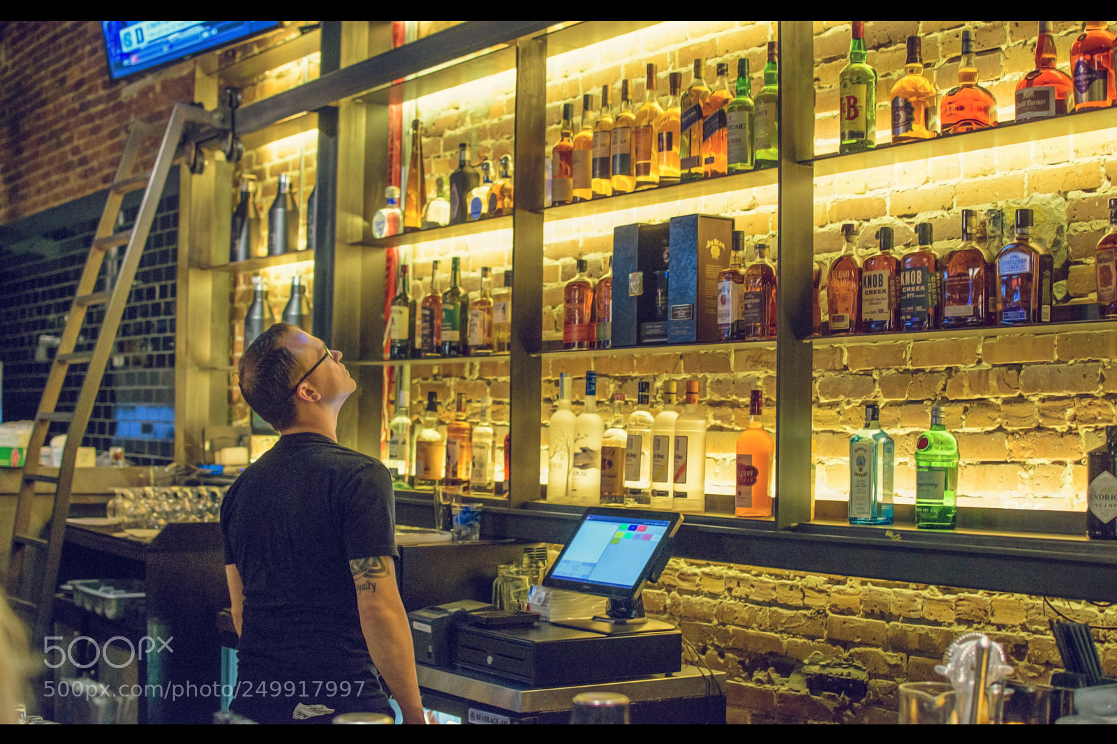 Nikon D3300 sample photo. Bartender in ybor city photography