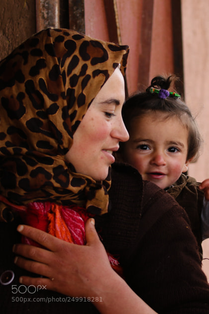 Canon EOS 7D Mark II sample photo. Maroccan berber women child photography