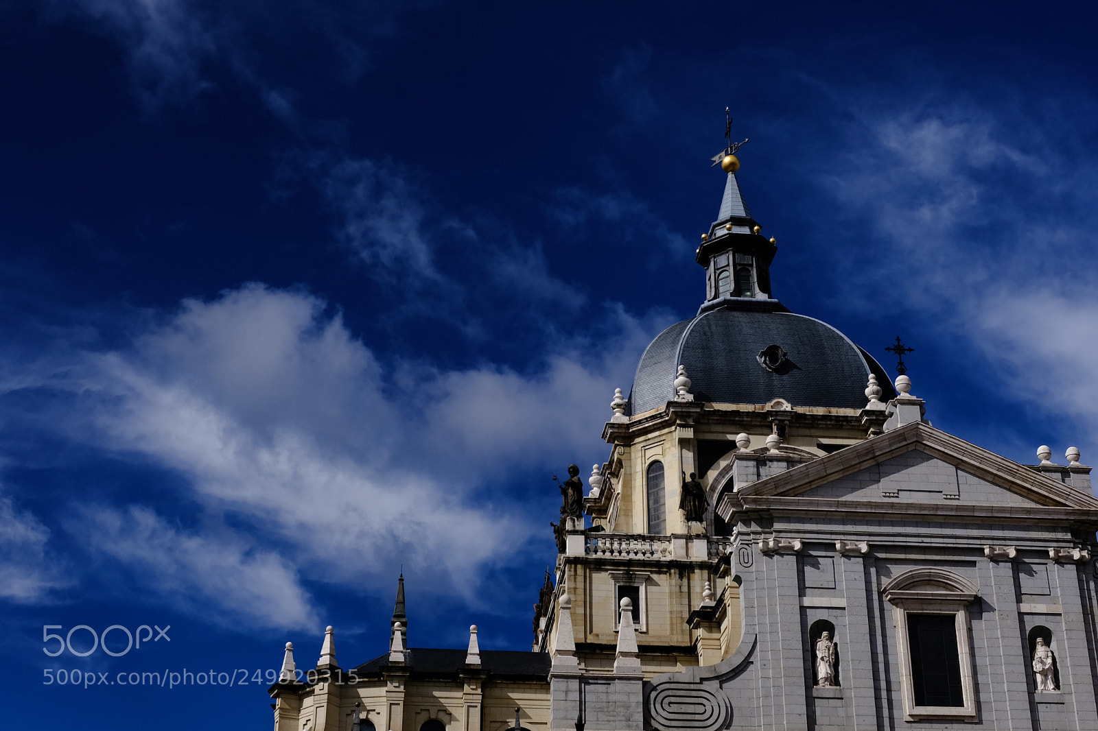 Fujifilm X100F sample photo. Almudena cathedral photography