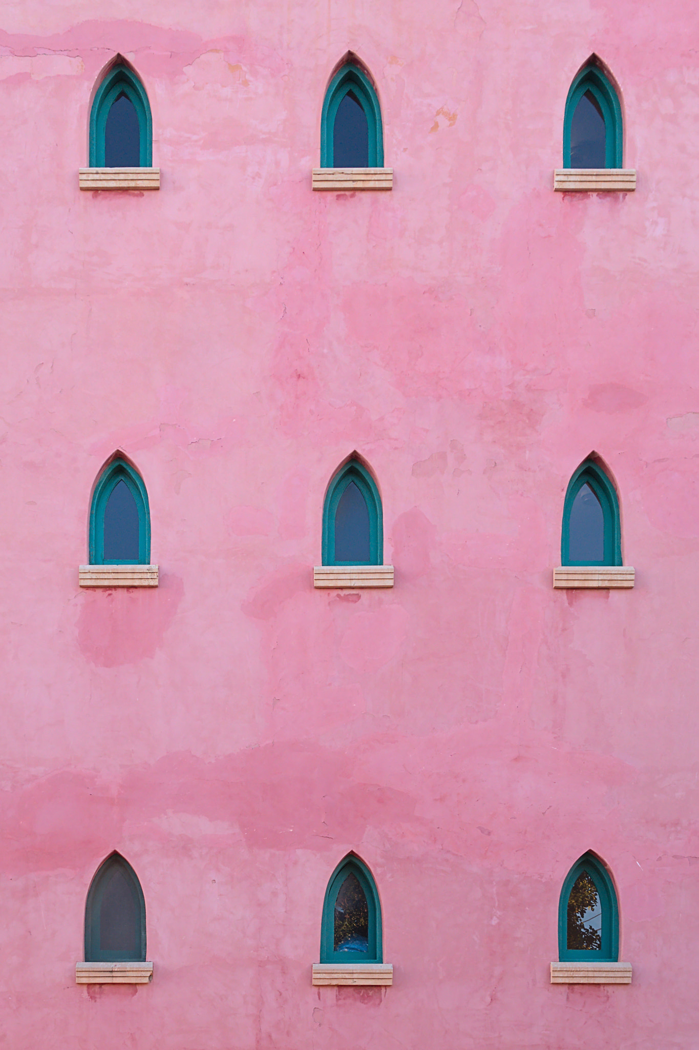 Olympus PEN E-PM2 sample photo. Pink wall green windows photography