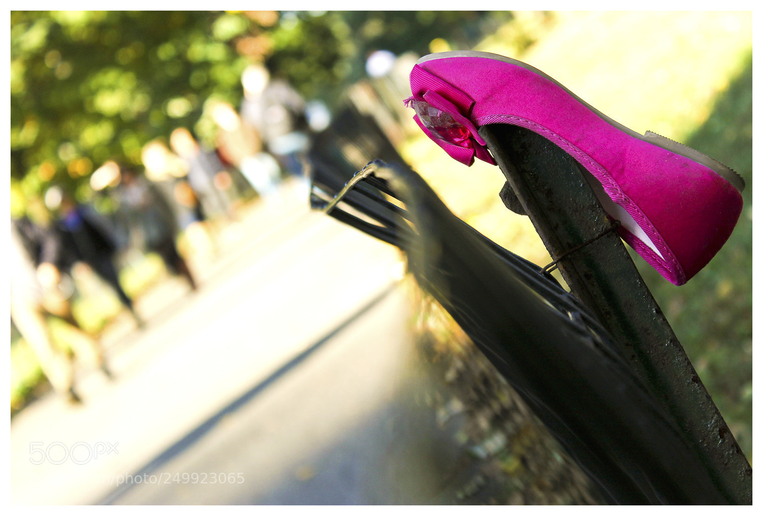 Canon EOS 1100D (EOS Rebel T3 / EOS Kiss X50) sample photo. Lost shoe photography