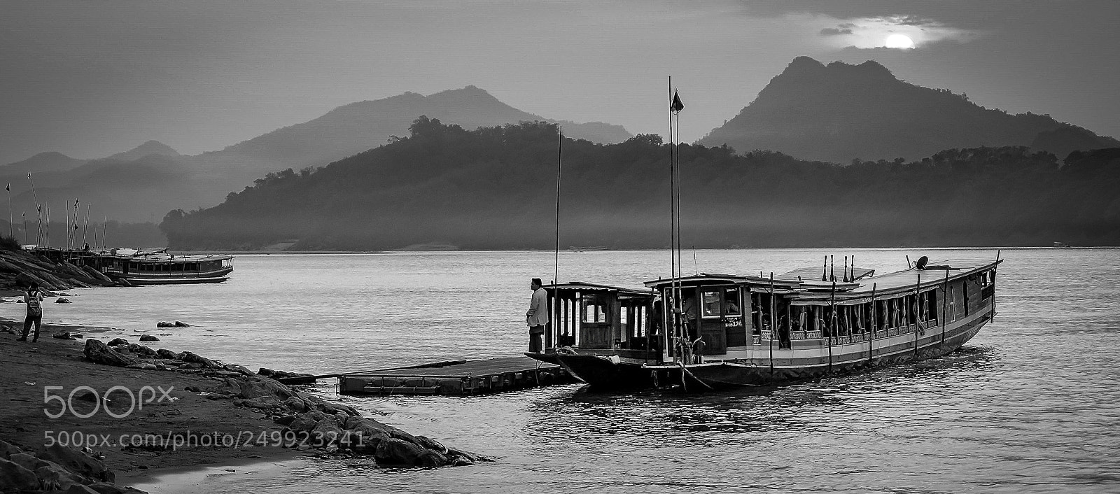Nikon D7000 sample photo. Houseboat on mekong photography