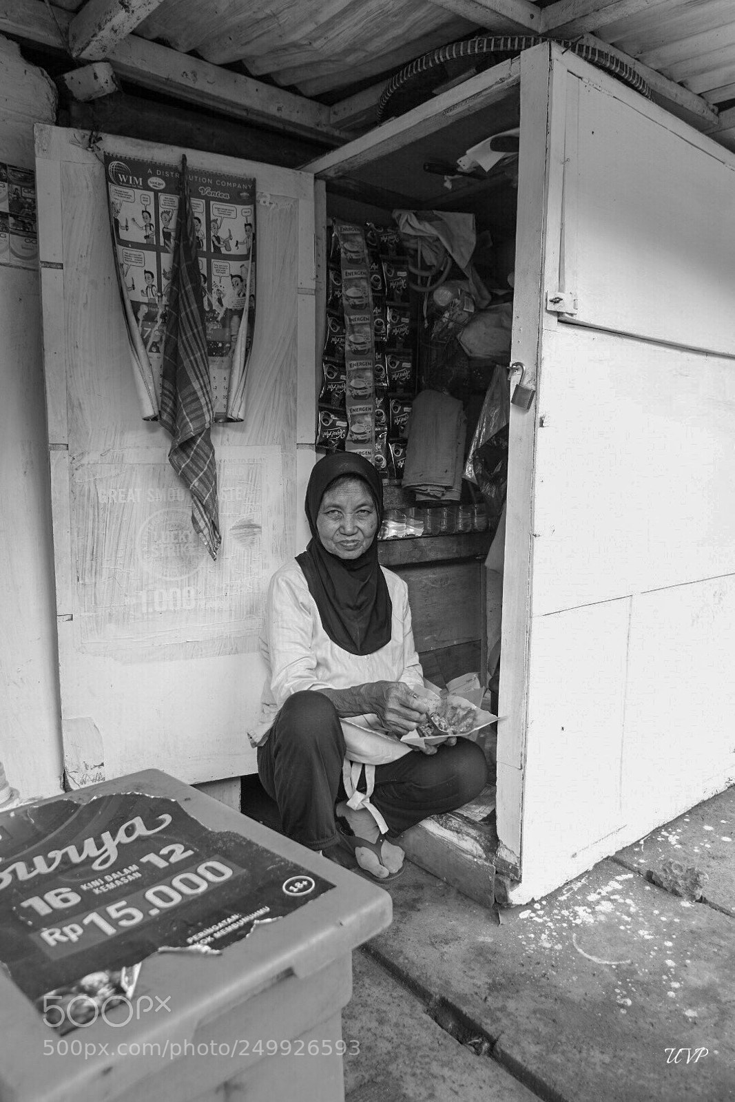 Nikon D7200 sample photo. Street saleswoman jakarta photography