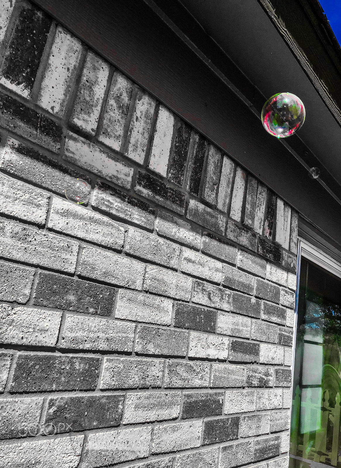 Apple iPhone X sample photo. Bubble and reflections photography