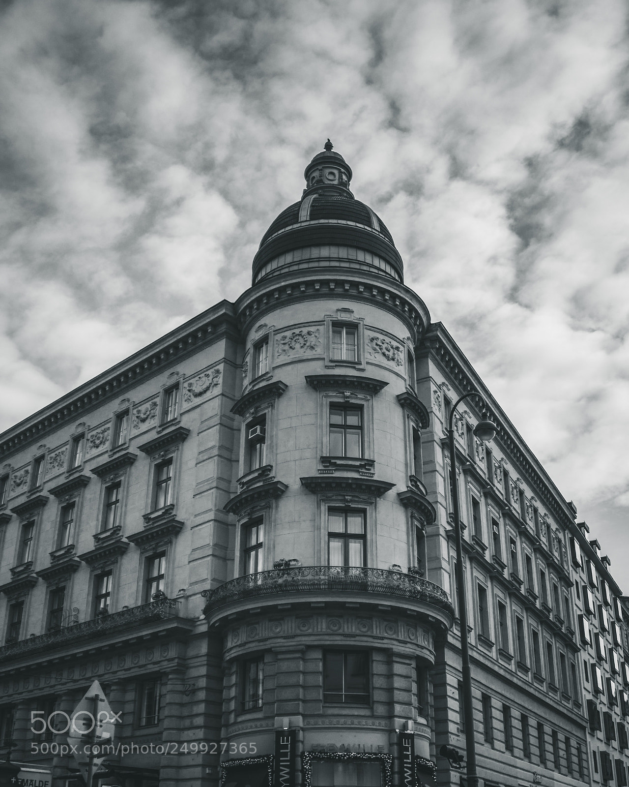Canon EOS 700D (EOS Rebel T5i / EOS Kiss X7i) sample photo. Vienna building photography