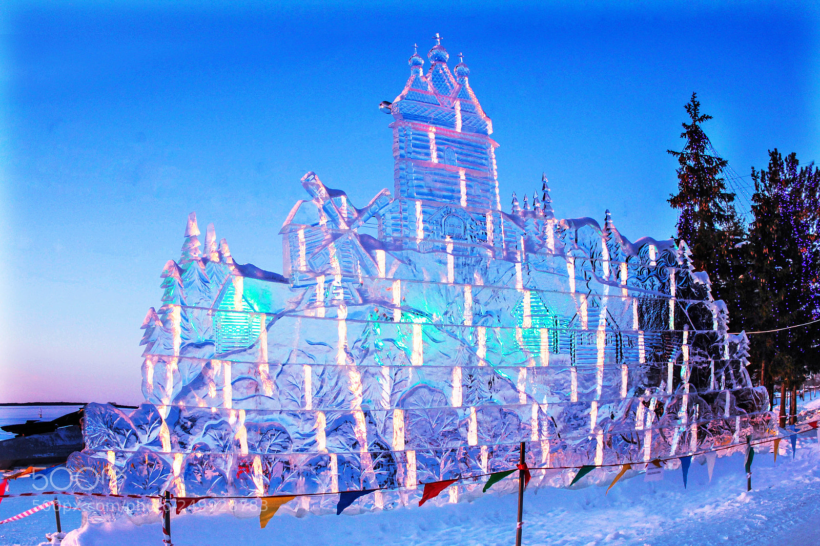 Canon EOS 550D (EOS Rebel T2i / EOS Kiss X4) sample photo. Ice palace photography