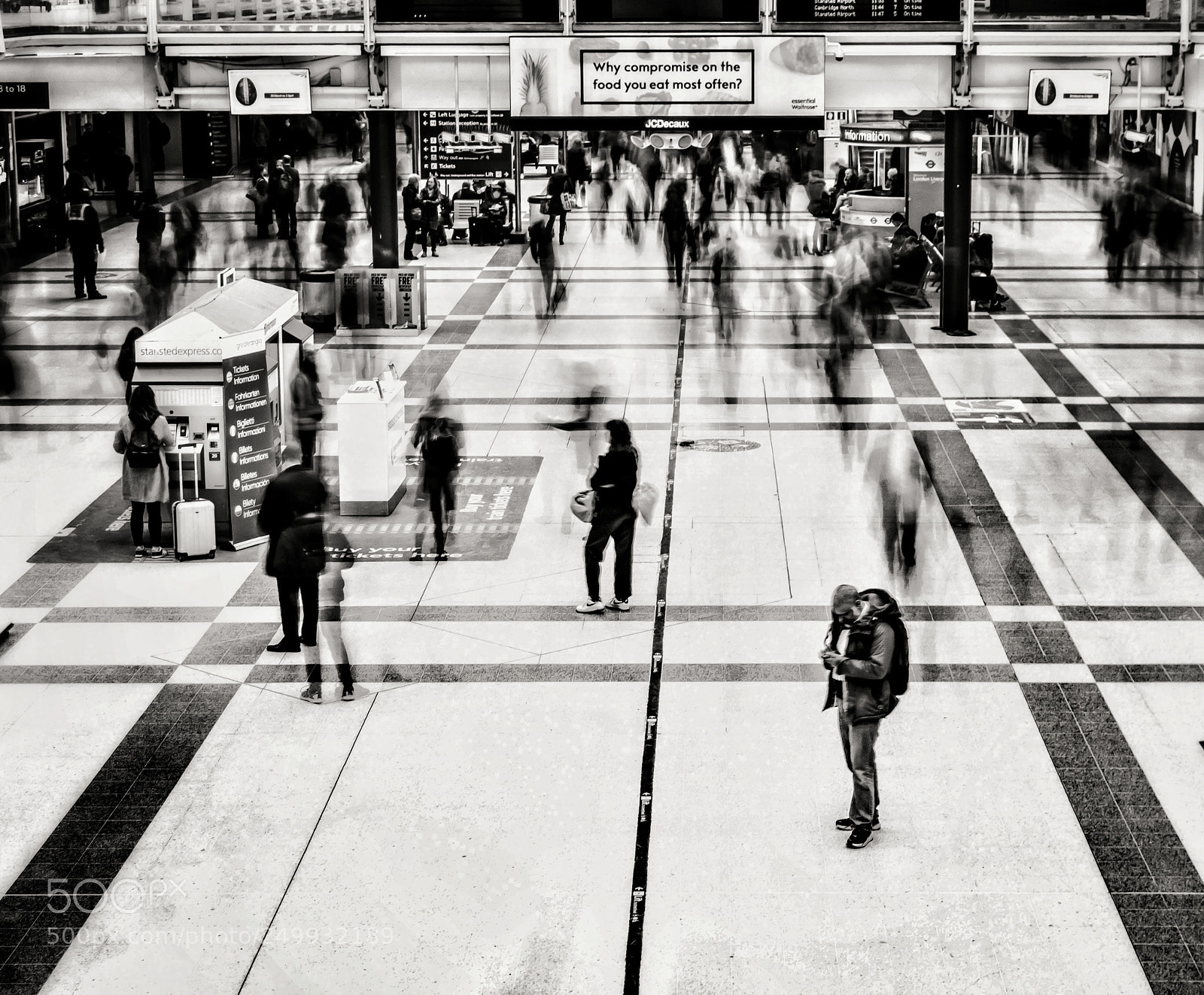 Canon EOS 70D sample photo. Liverpool street in motion photography