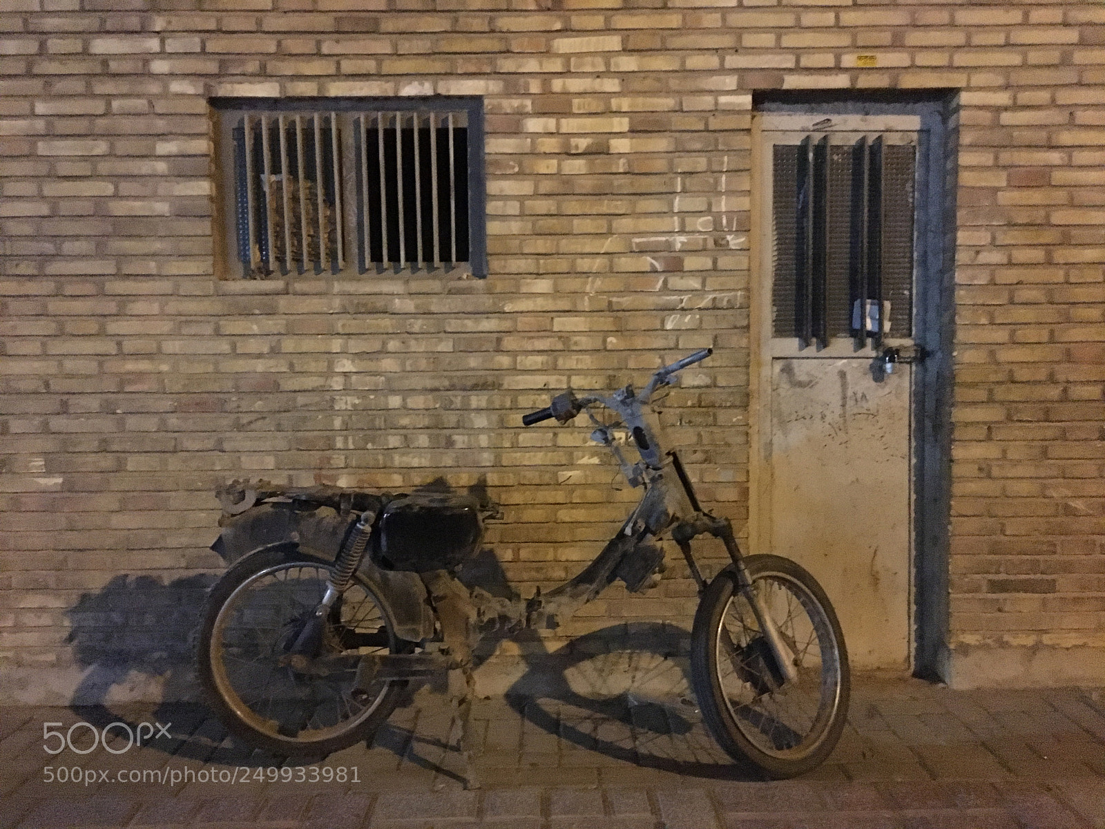 Apple iPhone 6s sample photo. پنجره قابی تلخ و شیرین photography
