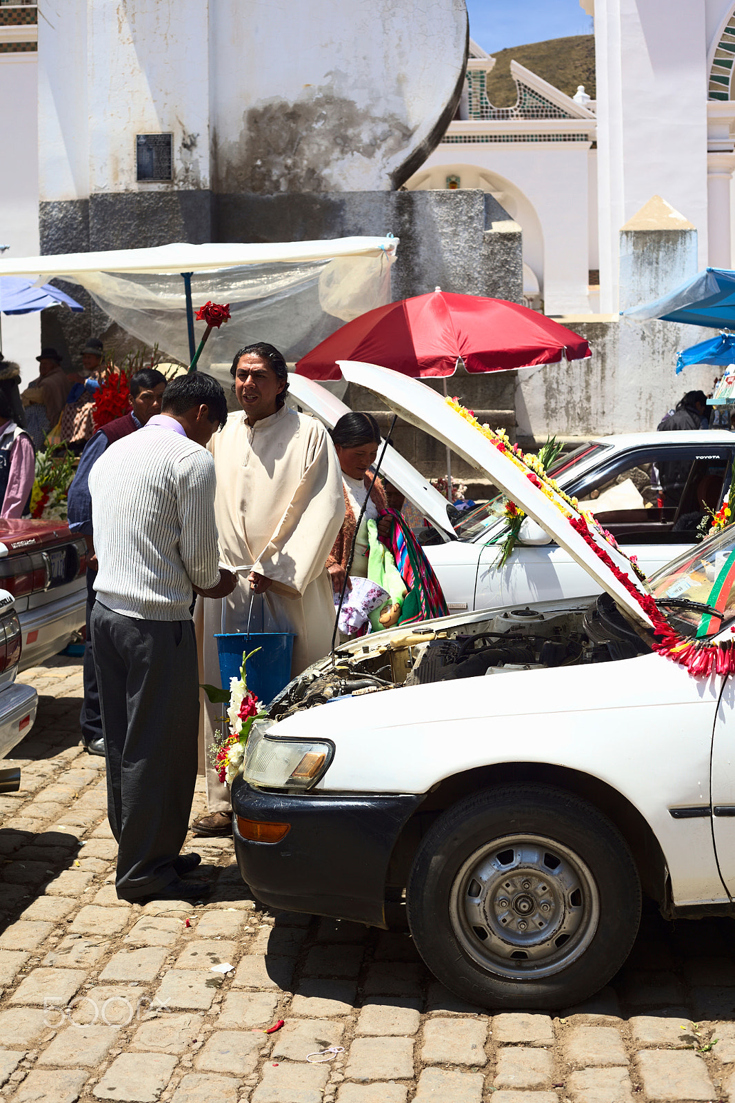 Canon EF 50mm F1.8 II sample photo. Priest blesses driver of a car in copacabana, bolivia photography