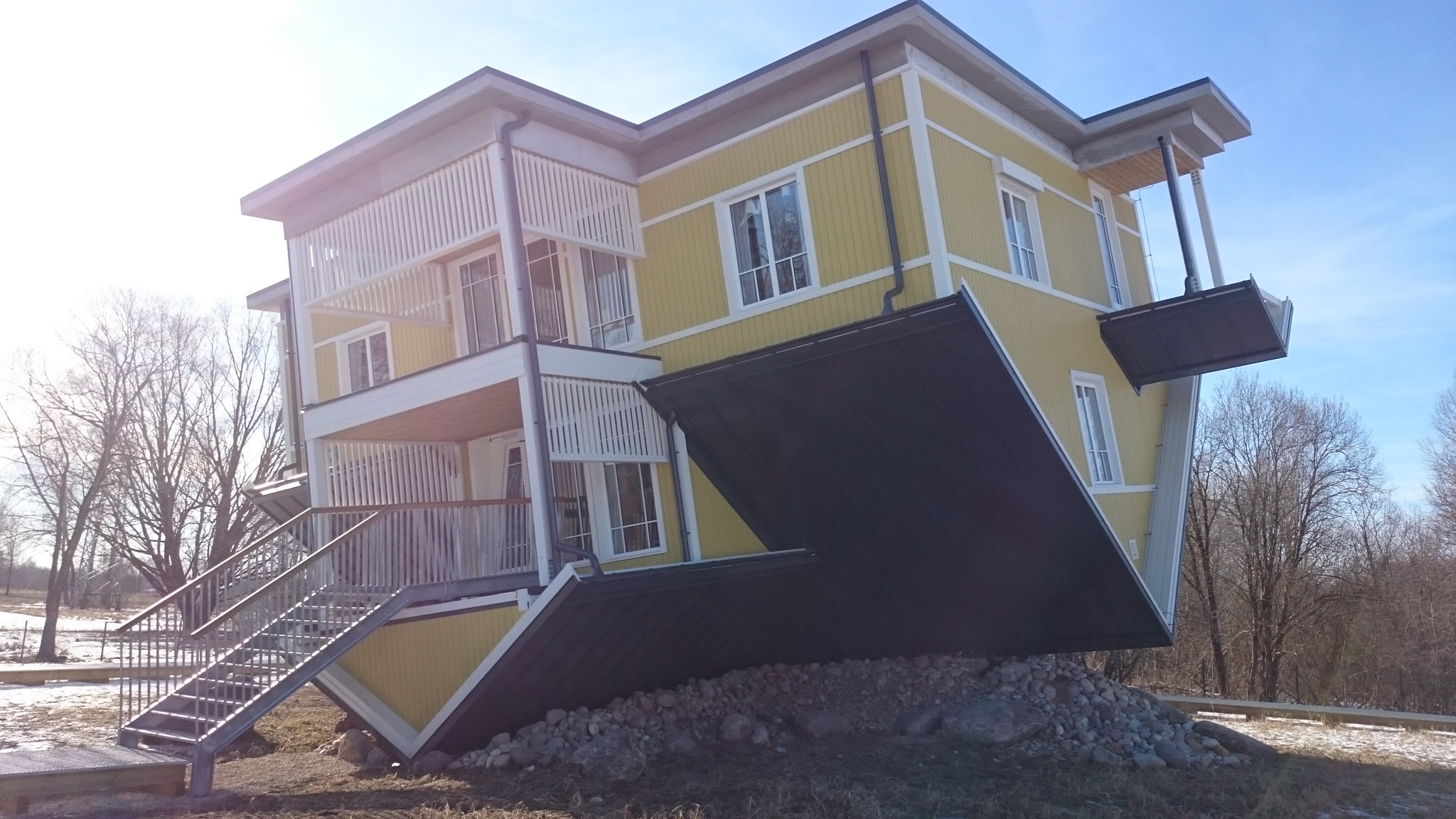 Sony Xperia Z1 Compact sample photo. Upside down house photography