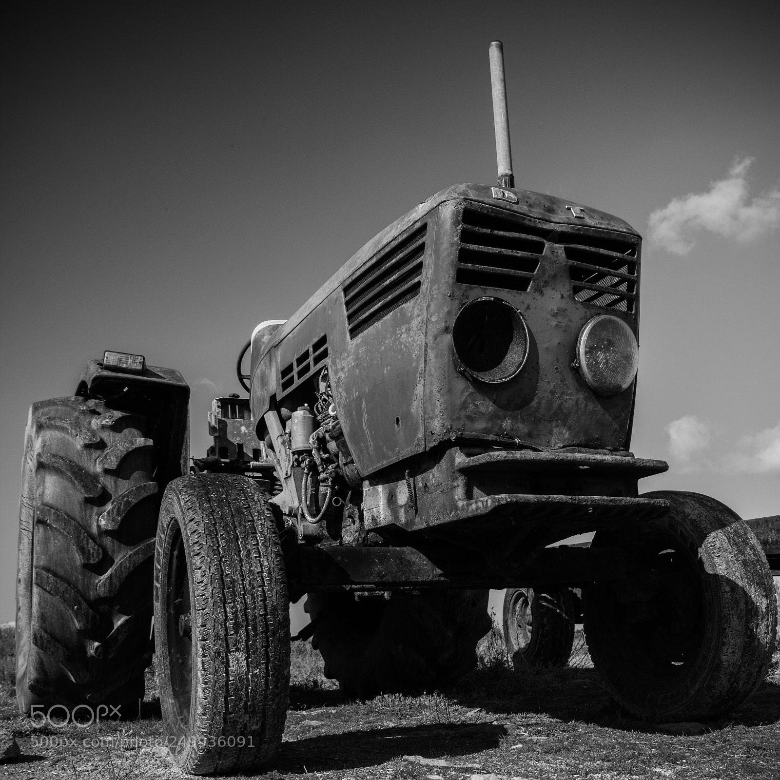 Canon EOS 600D (Rebel EOS T3i / EOS Kiss X5) sample photo. Old tractor photography