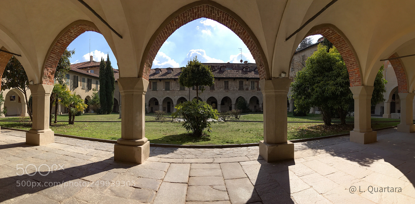 Apple iPhone SE sample photo. Chiostro della canonica  novara photography