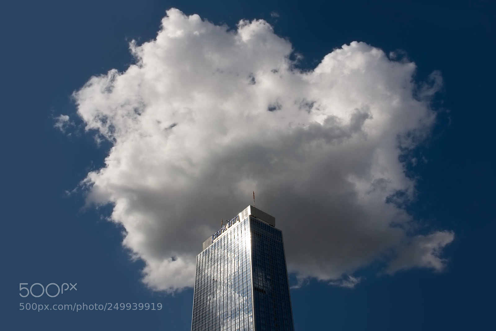 Sony DSC-R1 sample photo. Skyscraper scraping sky in photography