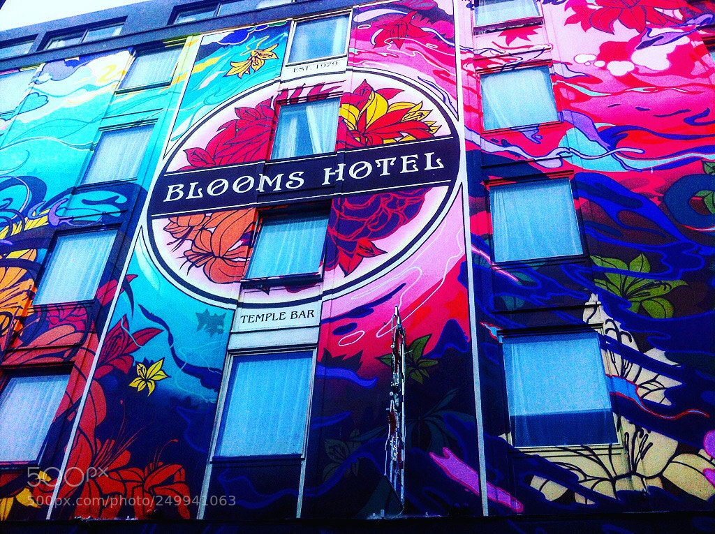 Apple iPhone 4 sample photo. Blooms hotel dublin photography