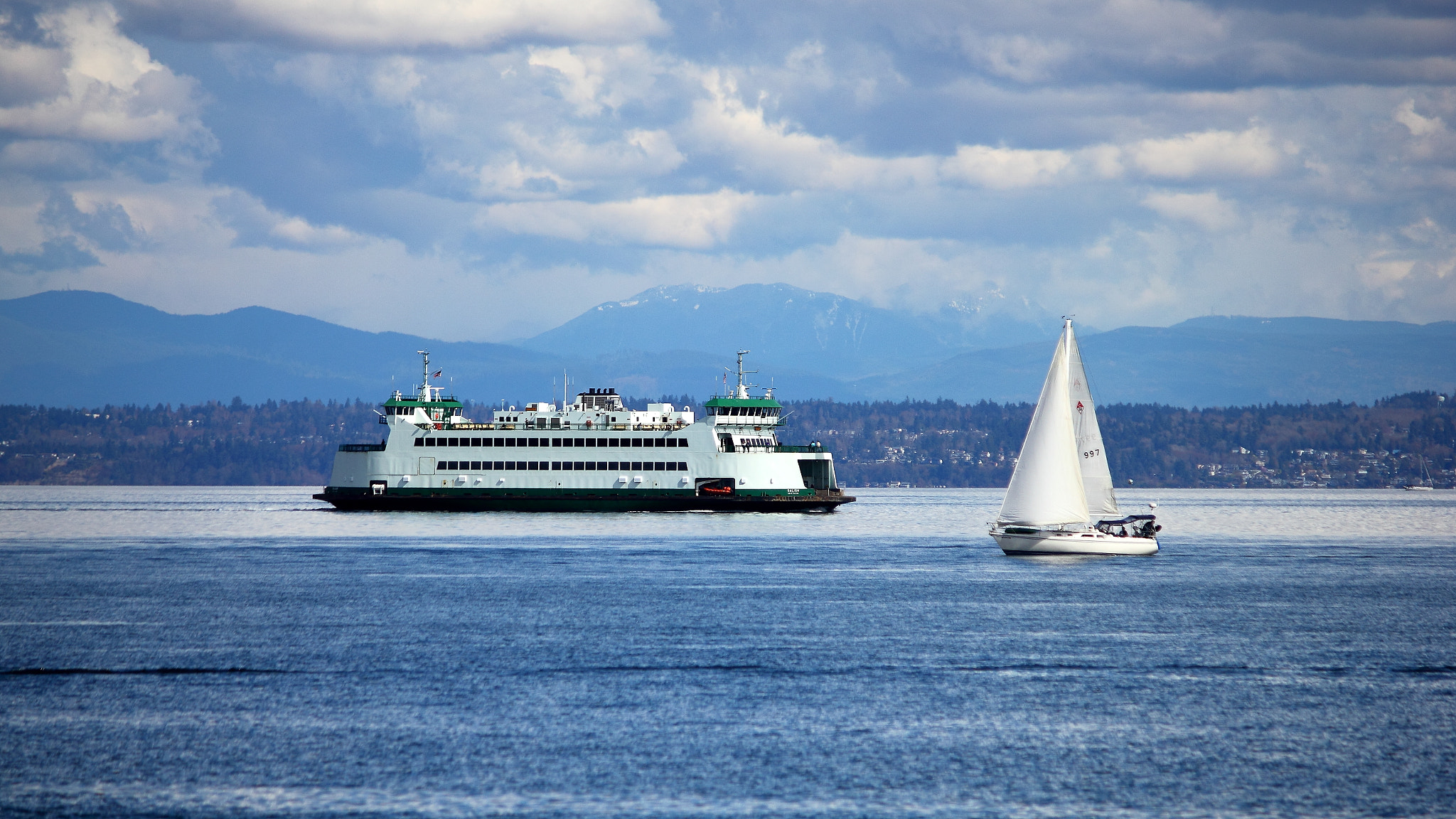 Canon EOS 550D (EOS Rebel T2i / EOS Kiss X4) sample photo. Ferry and sailboat photography