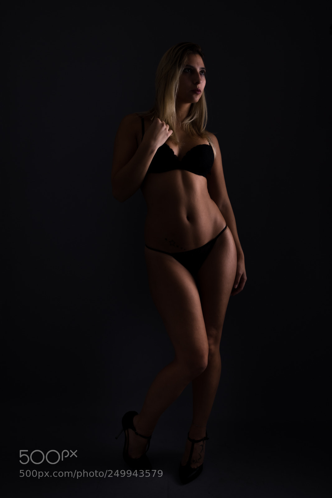 Canon EOS 5D Mark IV sample photo. Chiaroscuro photography